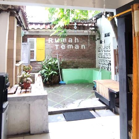 Rumah Teman Hostel Semarang Esterno foto