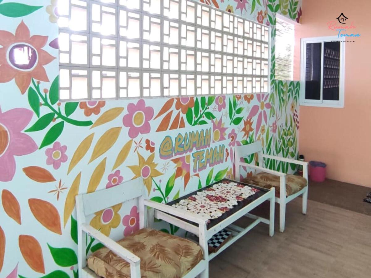 Rumah Teman Hostel Semarang Esterno foto