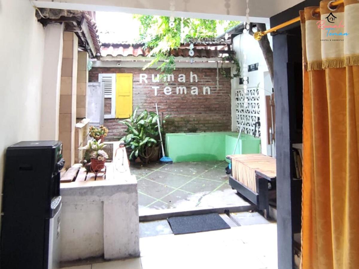Rumah Teman Hostel Semarang Esterno foto